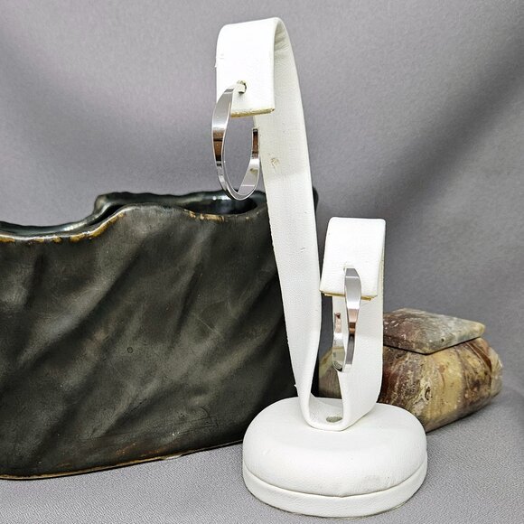 Wavy Hoop Earrings on Posts, Silver Plate, Medium Size, Vintage (90s) 1 1/4" - Picture 8 of 9